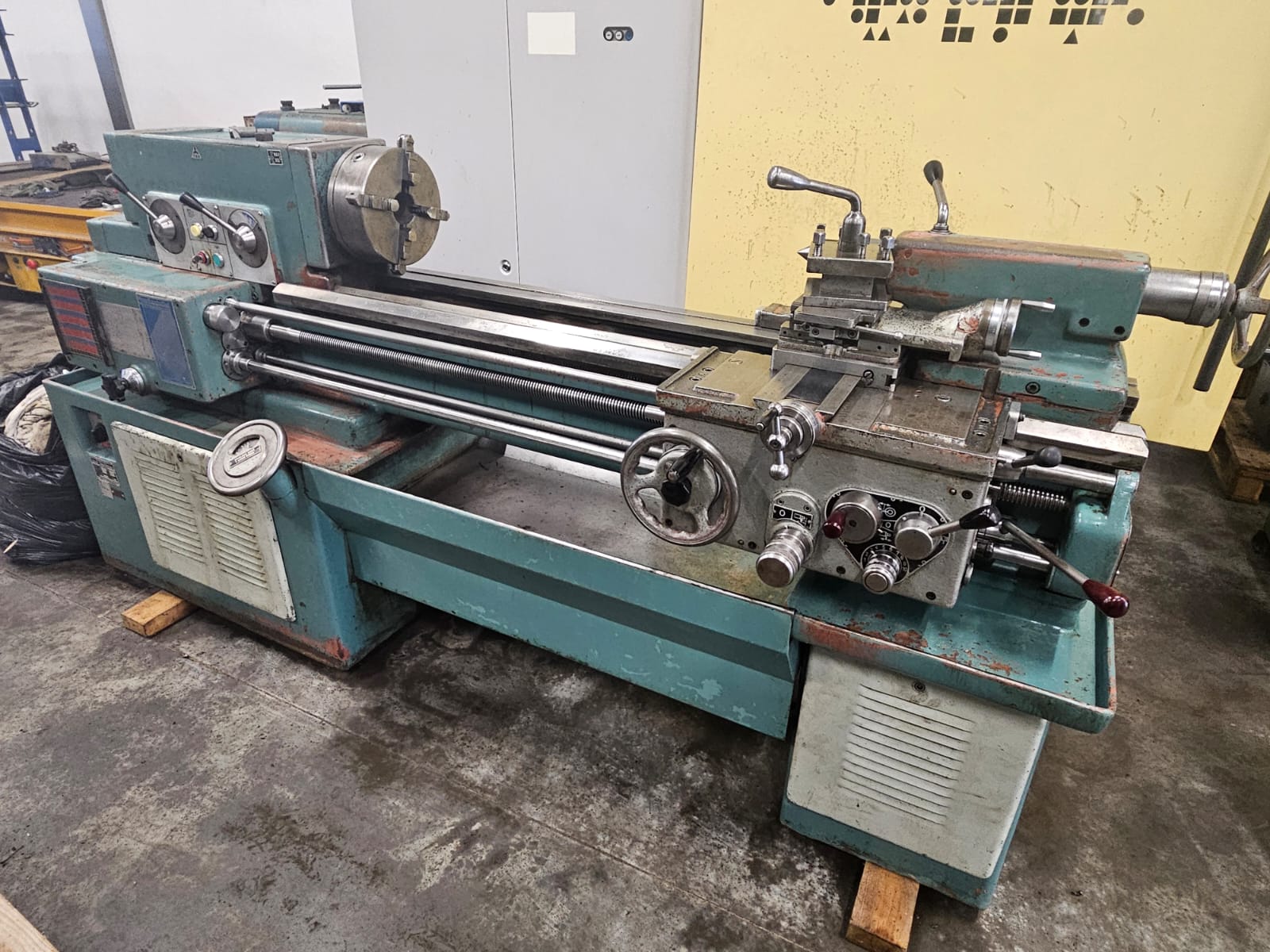 Soustruh hrotový SV 18 RA/1000