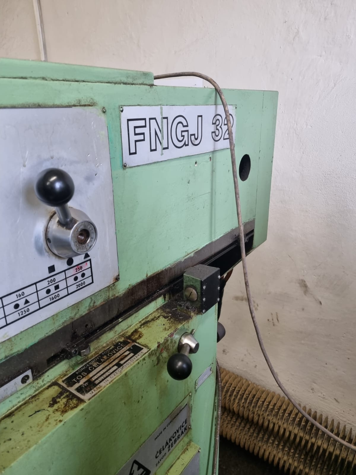 Frézka nástrojářská FNGJ 32